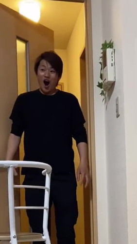 「娘が寝てると思って帰宅したパパの反応#shorts」