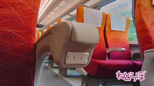 HC85系は全席電源コンセント付き