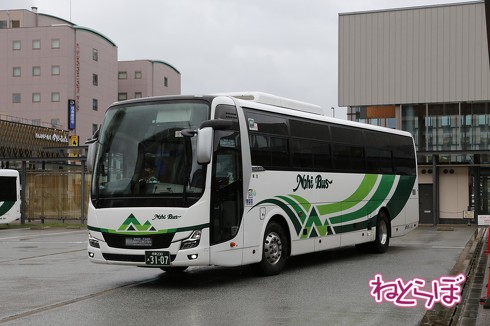 濃飛バス、白い車体にグリーンの飾り帯がカッコいい