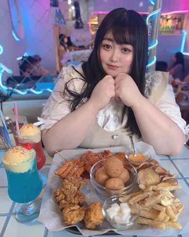 ミスiD2022でアイドル賞を受賞したえみっくす