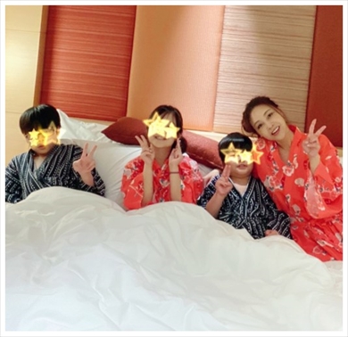 インリンと子どもたちの親子ショット