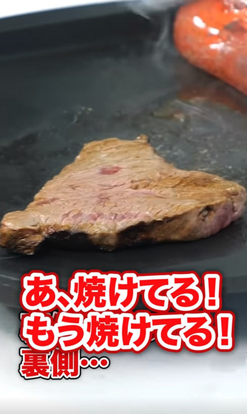 100個のビー玉を1000度で溶かす実験動画　ドロドロに溶けた状態を生肉で冷やすとステーキもおいしく焼けて一石二鳥