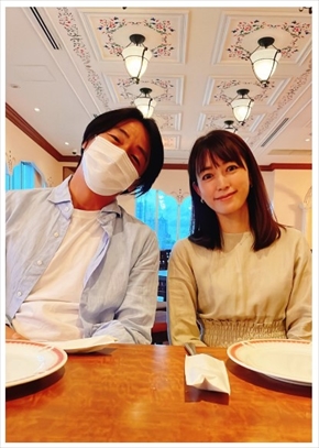 細川直美と葛山信吾の夫婦ショット