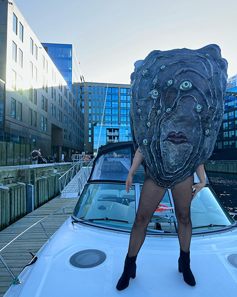 【グロ注意？】リアルすぎて夢に出てきそう……　カナダの牡蠣イベントのマスコットがどう見てもホラー