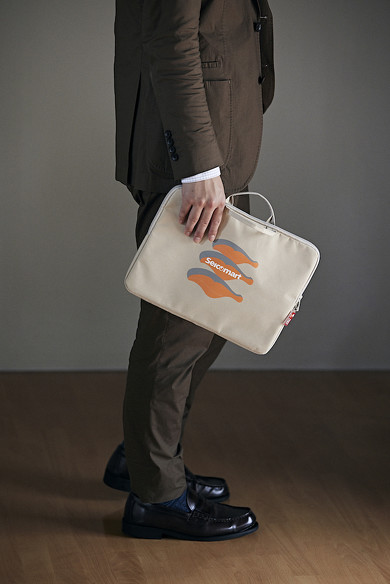 シャケ柄 A4 マルチポーチ