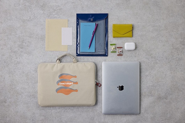 シャケ柄 A4 マルチポーチ