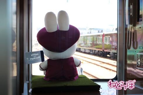 阪急電車のコラボ装飾列車「ミッフィー号」