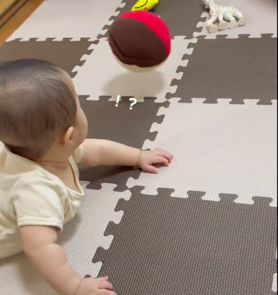 新しいおもちゃを2日で飽きちゃう赤ちゃん