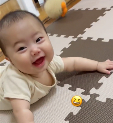 新しいおもちゃを2日で飽きちゃう赤ちゃん