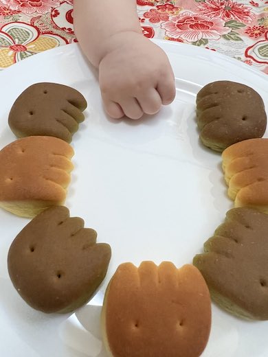 BABY 赤ん坊 ちぎりパン 拳 グー