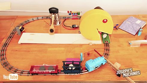 「ワイン取って」から始まるピタゴラ風の動画　テーブル切断や生きたネズミなど装置が壮大かつ緻密ですごい