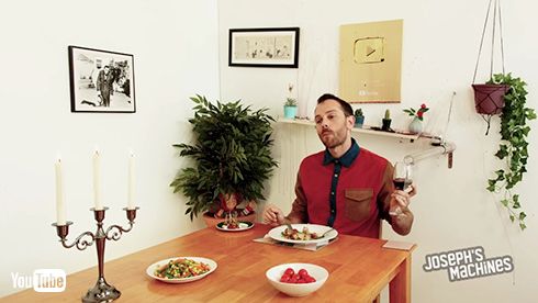 「ワイン取って」から始まるピタゴラ風の動画　テーブル切断や生きたネズミなど装置が壮大かつ緻密ですごい