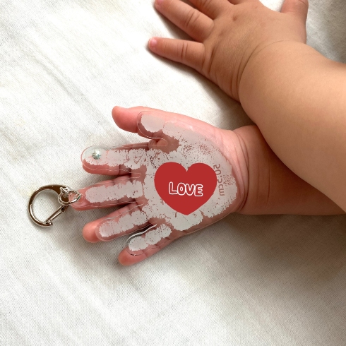 手形足形のキーホルダー