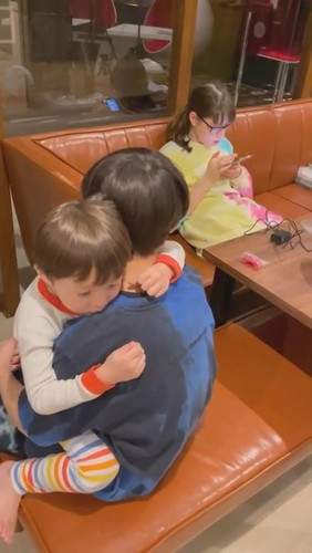 「パパ助けて…ママに怒られた…」