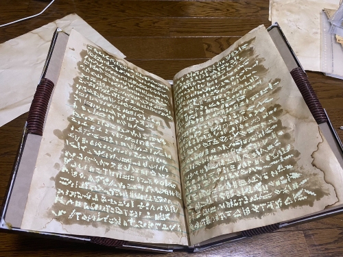 蓄光テープで書いた魔導書