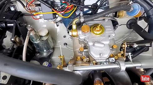 キレイすぎるエンジンルーム