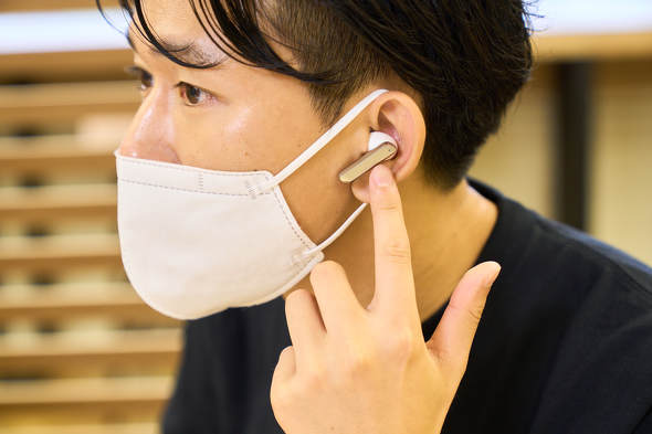 ゲオ アクティブノイズキャンセリングイヤホン新作 GRFD-TWS T39（ホワイト）着用写真