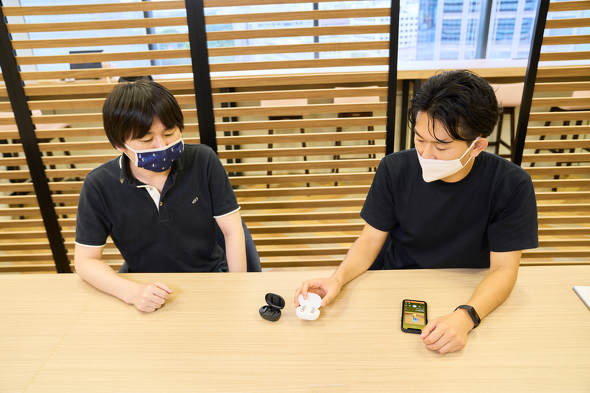 編集部で聴き比べをしてみたようす