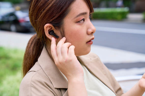 ゲオ アクティブノイズキャンセリングイヤホン新作 GRFD-TWS T39（ブラック）着用写真