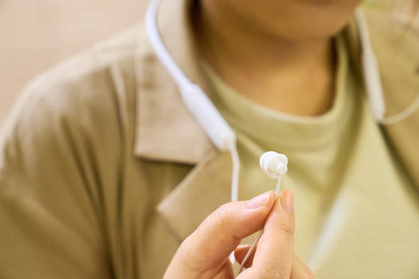 ゲオ 「寝ながら」イヤホン GRFD-BTE100S3（ホワイト）アップ写真