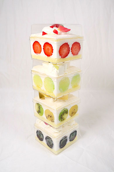 縦に積めるショートケーキ・積んだところ