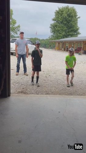 「Kid Hugs Dad And Sobs When He Surprises Him With New Bike - 1349471」