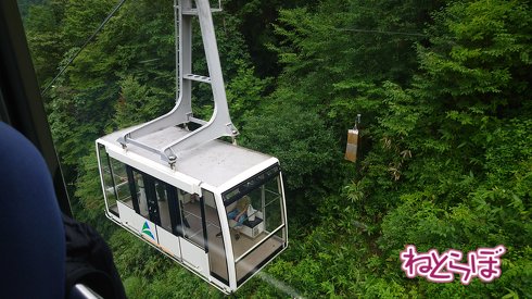 第1ロープウェイは観光地でおなじみのスタイルですが……
