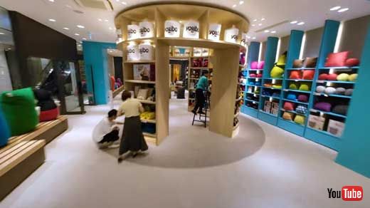 ドローン 達人 Yogibo ストア 店内 飛ぶ ワンカット 撮影 映像 超絶テクニック