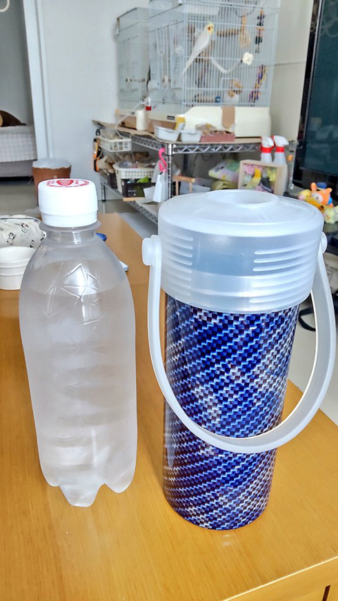 朝に買った冷ドリンクが夕方までひんやりキープ　ワークマンの保冷ボトルが最高