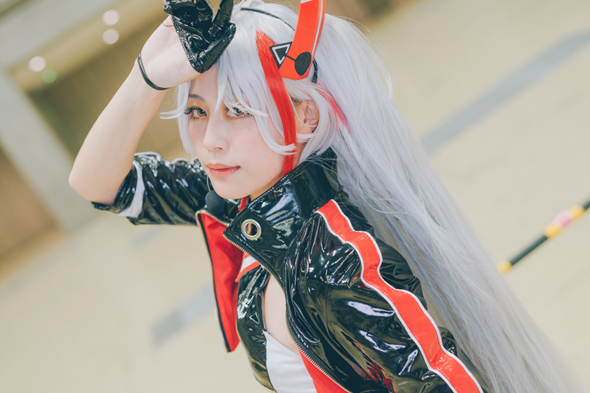 二四岡せあらの「アズールレーン」プリンツオイゲン