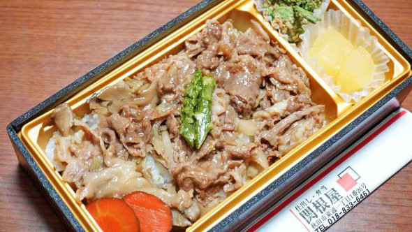 秋田の駅弁「秋田牛と白神まいたけ弁当」