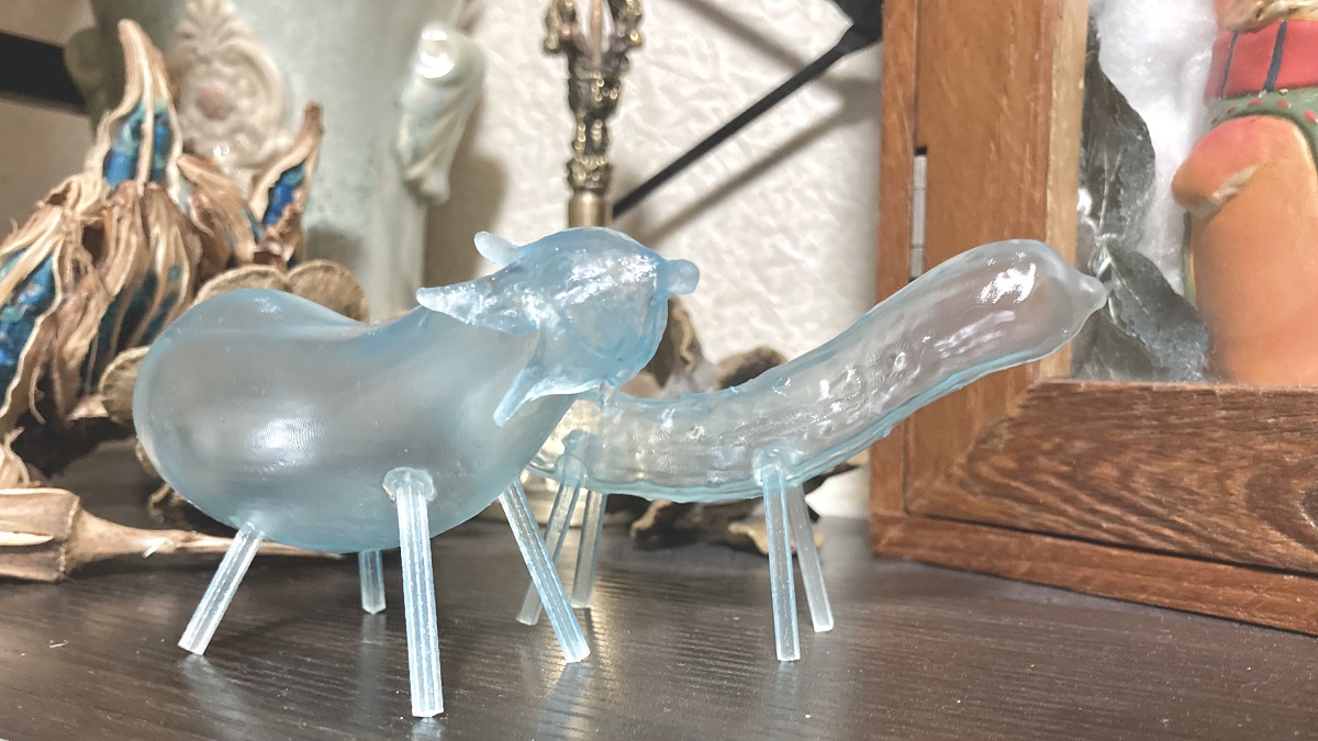 お前も霊体になるんかい　透明でスケスケなナスときゅうりの精霊馬が不思議なかわいさ