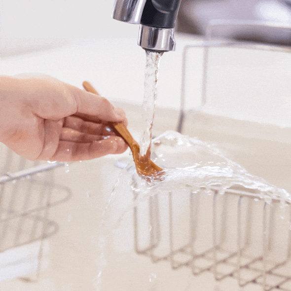 王様のアイディア 服がビシャビシャになるスプーン 水 飛び散る 濡れる