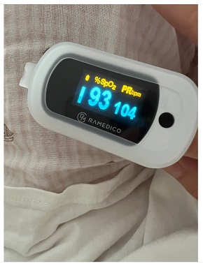 新型コロナ感染を報告する上原さくら