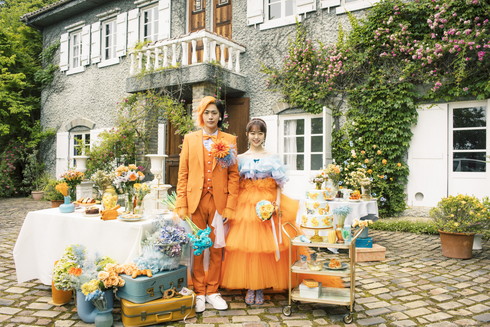 峯岸みなみと東海オンエアてつやの結婚報告ショット