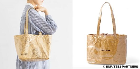  外装はクリアなPVC。地図はペーパー素材風プリント