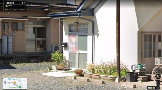 世界平和統一家庭連合（旧統一教会）の施設に貼られた自民党議員の選挙ポスター