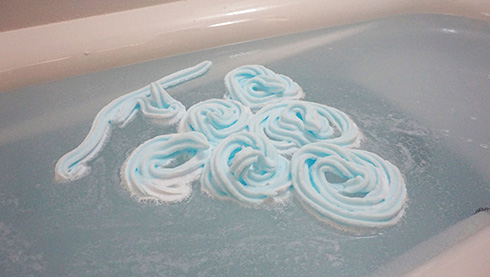 泡の形を自在に変えて遊べる入浴泡　泡で楽しめる入浴グッズをアース製薬が発売