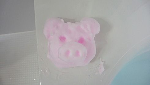 泡の形を自在に変えて遊べる入浴泡　泡で楽しめる入浴グッズをアース製薬が発売