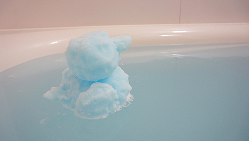 泡の形を自在に変えて遊べる入浴泡　泡で楽しめる入浴グッズをアース製薬が発売