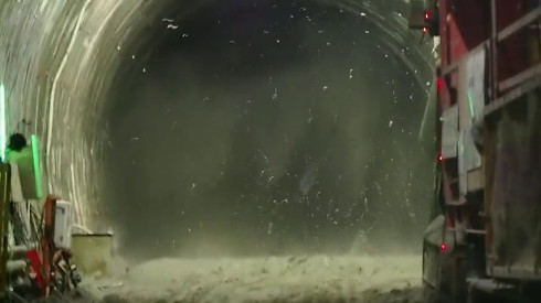 北海道新幹線トンネル掘削作業