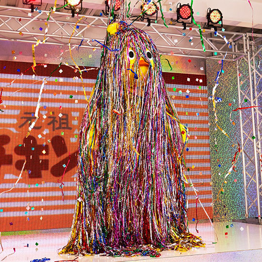 ひよこちゃん、64回目の誕生日を64個のクラッカーで祝われ妖怪みたいになる