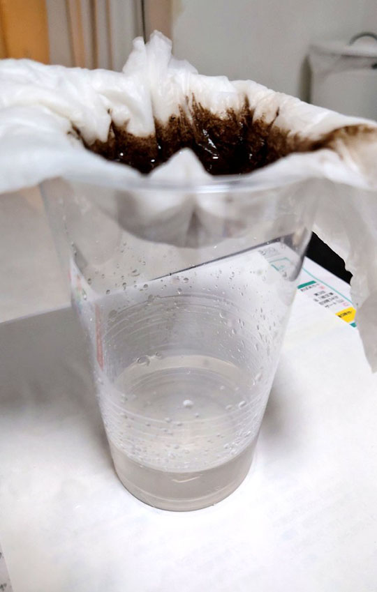 簡易ろ過装置よりティッシュのほうが効果が高くなってしまった自由研究