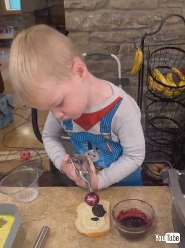 「Twin Toddlers Make Blueberry French Toast Under Mom's Guidance - 1353185」