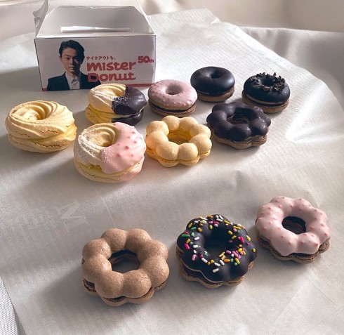 マカロンで再現したミスドのドーナツの画像