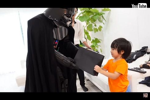 アレクサンダー長男の誕生日会にダース・ベイダー