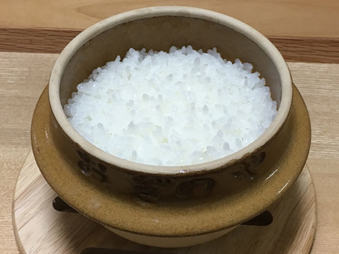峠の釜めしの容器で炊いたご飯
