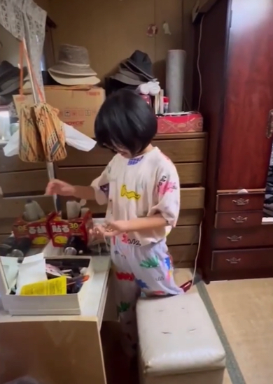 ひ孫がひいおばあちゃんをGUCCI風ファッションに変身させた動画がすてき