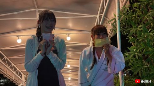 デビュー20周年の陽キャ計画でナイトプールを満喫する中川翔子