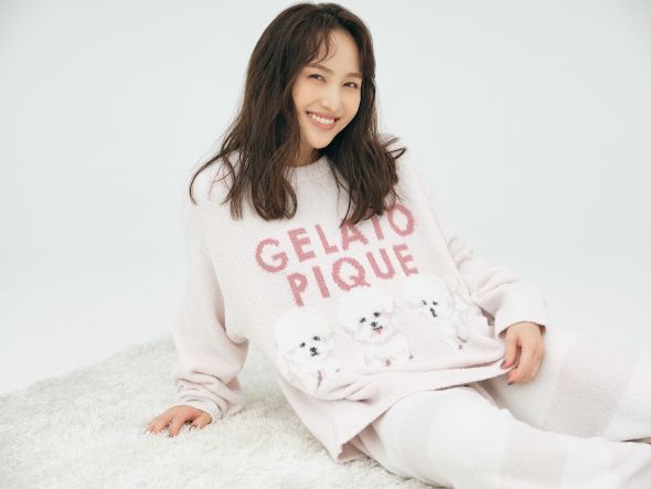  こちらのライトピンクは、オンライン限定品。ロングパンツもセットです